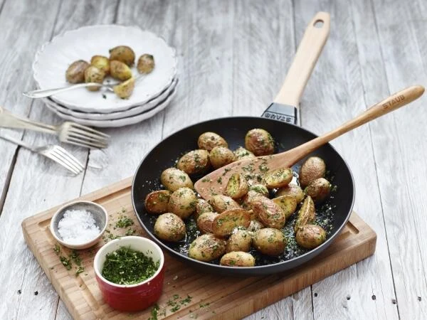 Staub Bratpfanne Aus Gusseisen Mit Holzgriff 19,4 Cm / 26 Cm - Image 4